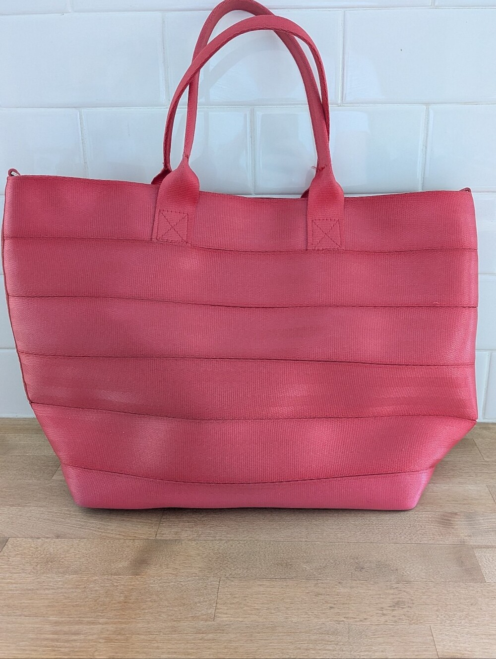 Harveys Medium Streamline Tote